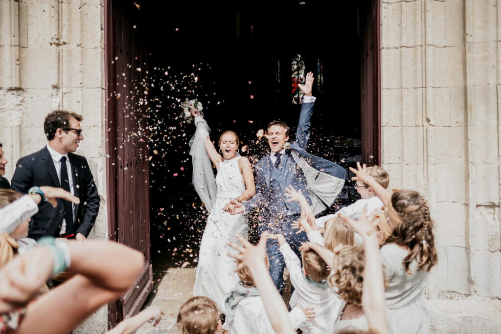 Photographe de mariage à Nantes sortie eglise